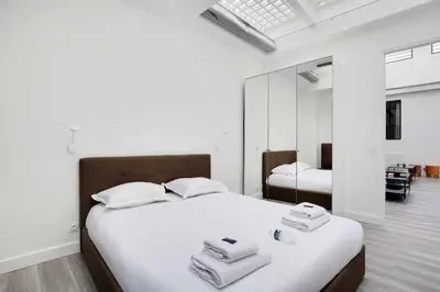Un ou plusieurs lits dans un hébergement de l'établissement Superb apartment with hammam -4BR-12P- Bastille