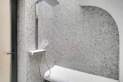 Salle de bains dans l'établissement Superb apartment with hammam -4BR-12P- Bastille