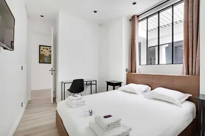 Un ou plusieurs lits dans un hébergement de l'établissement Superb apartment with hammam -4BR-12P- Bastille