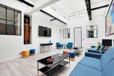 Télévision ou salle de divertissement dans l'établissement Superb apartment with hammam -4BR-12P- Bastille