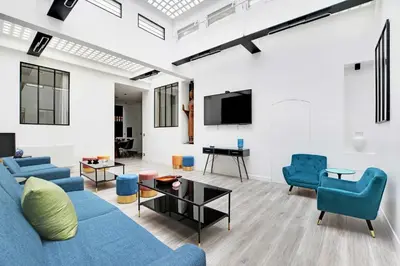 Télévision ou salle de divertissement dans l'établissement Superb apartment with hammam -4BR-12P- Bastille