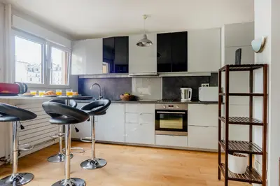 Cuisine ou kitchenette dans l'établissement Eiffel Tower Elegant Residence
