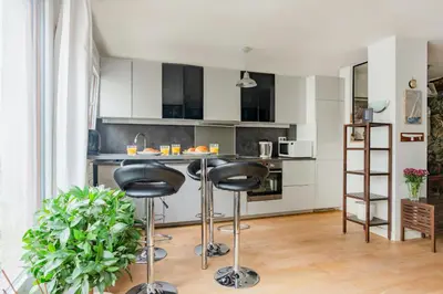 Cuisine ou kitchenette dans l'établissement Eiffel Tower Elegant Residence