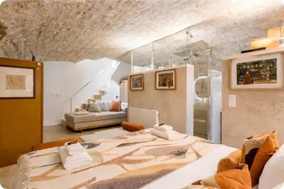 Un ou plusieurs lits dans un hébergement de l'établissement N Sublime appartement avec Sauna dans le 17e