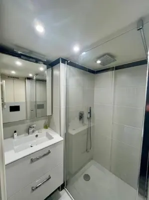 Salle de bains dans l'établissement Élégance, 4 Pers, palais des congrès