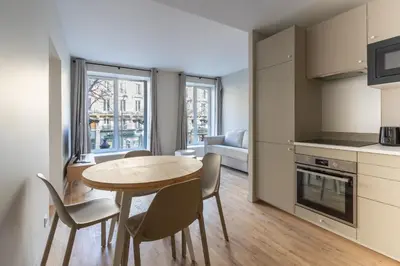 Cuisine ou kitchenette dans l'établissement Modern Open-Air Apartment near Montmartre