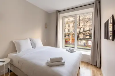 Un ou plusieurs lits dans un hébergement de l'établissement Modern Open-Air Apartment near Montmartre