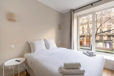 Un ou plusieurs lits dans un hébergement de l'établissement Modern Open-Air Apartment near Montmartre