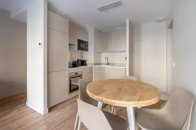 Cuisine ou kitchenette dans l'établissement Modern Open-Air Apartment near Montmartre