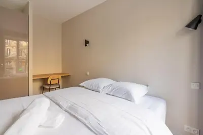 Un ou plusieurs lits dans un hébergement de l'établissement Beautiful Minimalist 1BD Apartment near Montmartre