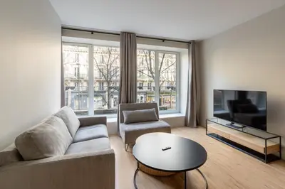 Télévision ou salle de divertissement dans l'établissement Beautiful Minimalist 1BD Apartment near Montmartre