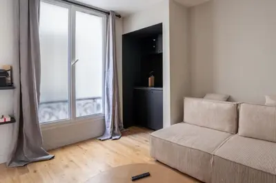 Coin salon dans l'établissement Modern and elegant 1BD Apartment near Montmartre