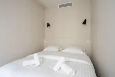 Un ou plusieurs lits dans un hébergement de l'établissement Modern and elegant 1BD Apartment near Montmartre