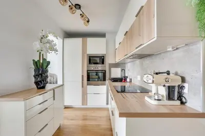 Cuisine ou kitchenette dans l'établissement Paris luxury Apartment 75m2 with Eiffel Tower View, metro 1 min, parking