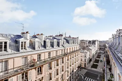 Vue générale sur Paris ou vue de la ville depuis l'appartement