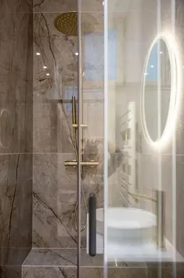 Salle de bains dans l'établissement New Luxury and Cozy apartment - Notre Dame
