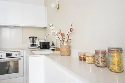 Cuisine ou kitchenette dans l'établissement 100 m2 of luxury and comfort in Neuilly | By Airnest