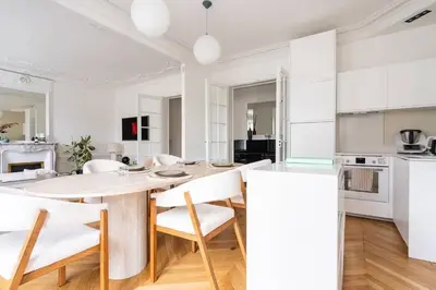 Cuisine ou kitchenette dans l'établissement 100 m2 of luxury and comfort in Neuilly | By Airnest
