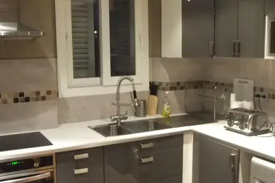 Cuisine ou kitchenette dans l'établissement APPARTEMENT PORTE CHAMPERRET