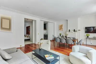 Télévision ou salle de divertissement dans l'établissement Apartment Louvre by Studio prestige