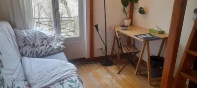 Un ou plusieurs lits dans un hébergement de l'établissement calme et repos, vue sur les arbres