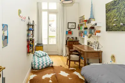 Bibliothèque dans l'appartement