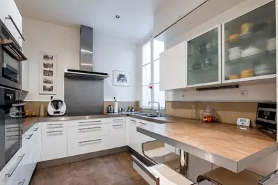Cuisine ou kitchenette dans l'établissement Veeve - Madeleine Majesty