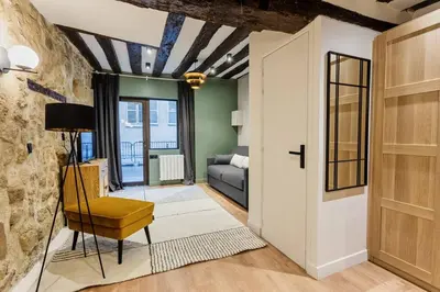 Un ou plusieurs lits dans un hébergement de l'établissement Typical Parisian Apartment in Le Marais#4 pers