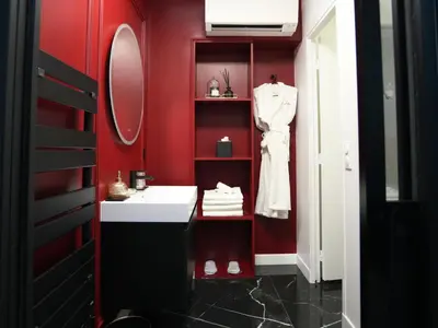 Salle de bains dans l'établissement La Suite Trocadéro - Jacuzzi privatif