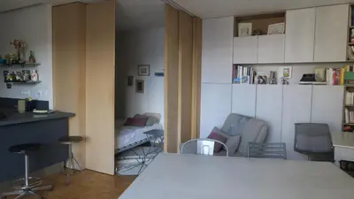 Plan de l'établissement 2 pièces lumineux quartier animé