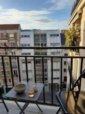 Plan de l'établissement 2 pièces lumineux quartier animé