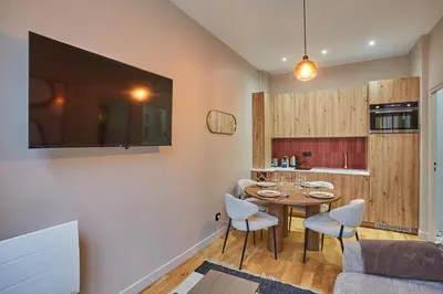 Cuisine ou kitchenette dans l'établissement Residence Center of Paris by Studio prestige