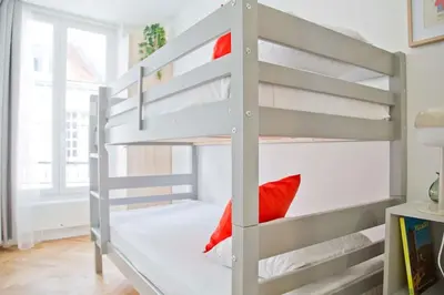 Un ou plusieurs lits dans un hébergement de l'établissement Céleste - Luxury 3BR Suite Mouffetard Views