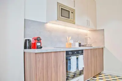 Cuisine ou kitchenette dans l'établissement Céleste - Luxury 3BR Suite Mouffetard Views