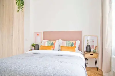 Un ou plusieurs lits dans un hébergement de l'établissement Céleste - Luxury 3BR Suite Mouffetard Views