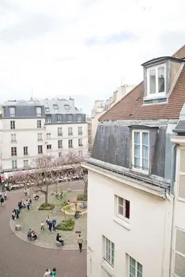 Vue générale sur Paris ou vue de la ville depuis l'appartement