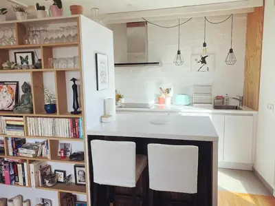 Cuisine ou kitchenette dans l'établissement Appartement idéal JO à 10 min de Paris (metro 14)