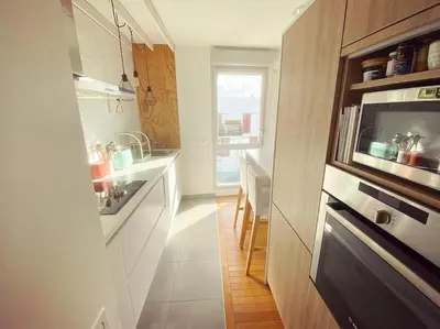 Cuisine ou kitchenette dans l'établissement Appartement idéal JO à 10 min de Paris (metro 14)