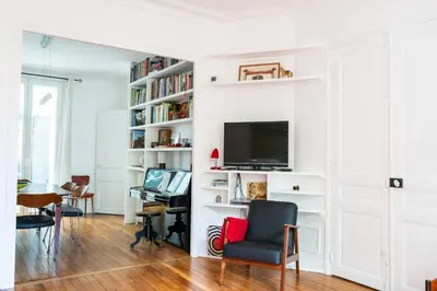 Télévision ou salle de divertissement dans l'établissement Appartement-dupleix Villa du Parc 19th century