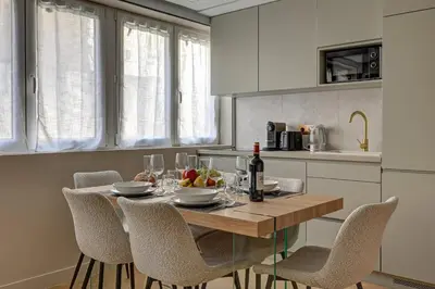 Cuisine ou kitchenette dans l'établissement 364 Suite Fondary 2 - Superb apartment in Paris