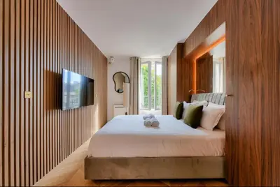 Un ou plusieurs lits dans un hébergement de l'établissement Luxury 1BR apartment - Champs Elysees