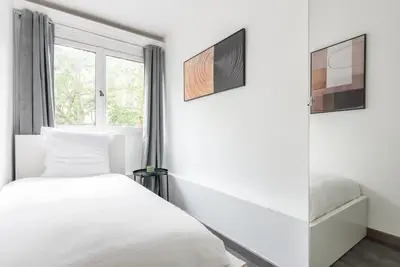 Un ou plusieurs lits dans un hébergement de l'établissement Appartement ensoleillé Buttes Chaumont - III