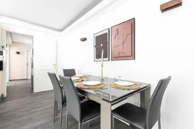Plan de l'établissement Appartement ensoleillé Buttes Chaumont - III