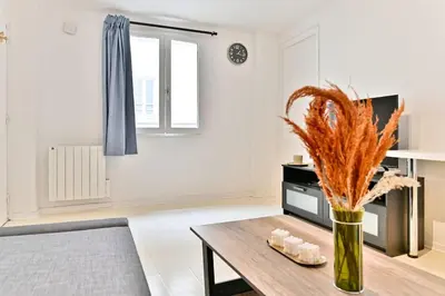 Cuisine ou kitchenette dans l'établissement Appartement proche Canal Saint Martin
