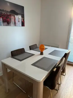 Plan de l'établissement Appartement 2 pièces 57m2 Terrasse sur cour Proche Paris Porte Maillot