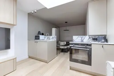 Cuisine ou kitchenette dans l'établissement MyKeypers - Luxury Design Flat 2BR/6P - Rue de Charonne !