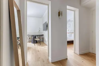 Télévision ou salle de divertissement dans l'établissement MyKeypers - Design & Cosy Flat 2BR Center Paris - Moulin Rouge