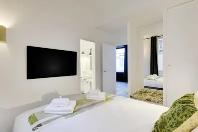 Un ou plusieurs lits dans un hébergement de l'établissement Pick A Flat's Apartment in Saint-Michel - Rue Pestalozzi