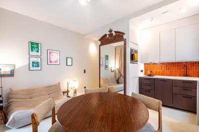 Cuisine ou kitchenette dans l'établissement GuestReady - Bright Apt near Sacré-Coeur