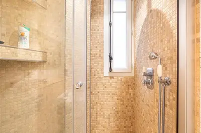 Salle de bains dans l'établissement GuestReady - Bright Apt near Sacré-Coeur